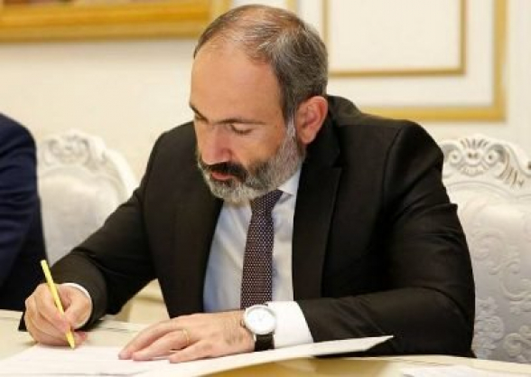 На столе Пашиняна лежат заявления об отставке – «Грапарак»
